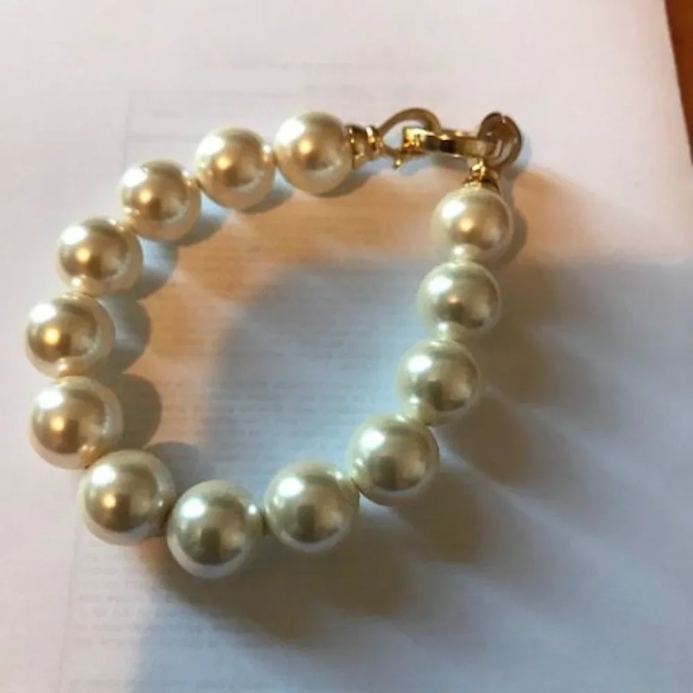 Bracelet - Picture 1 of 3